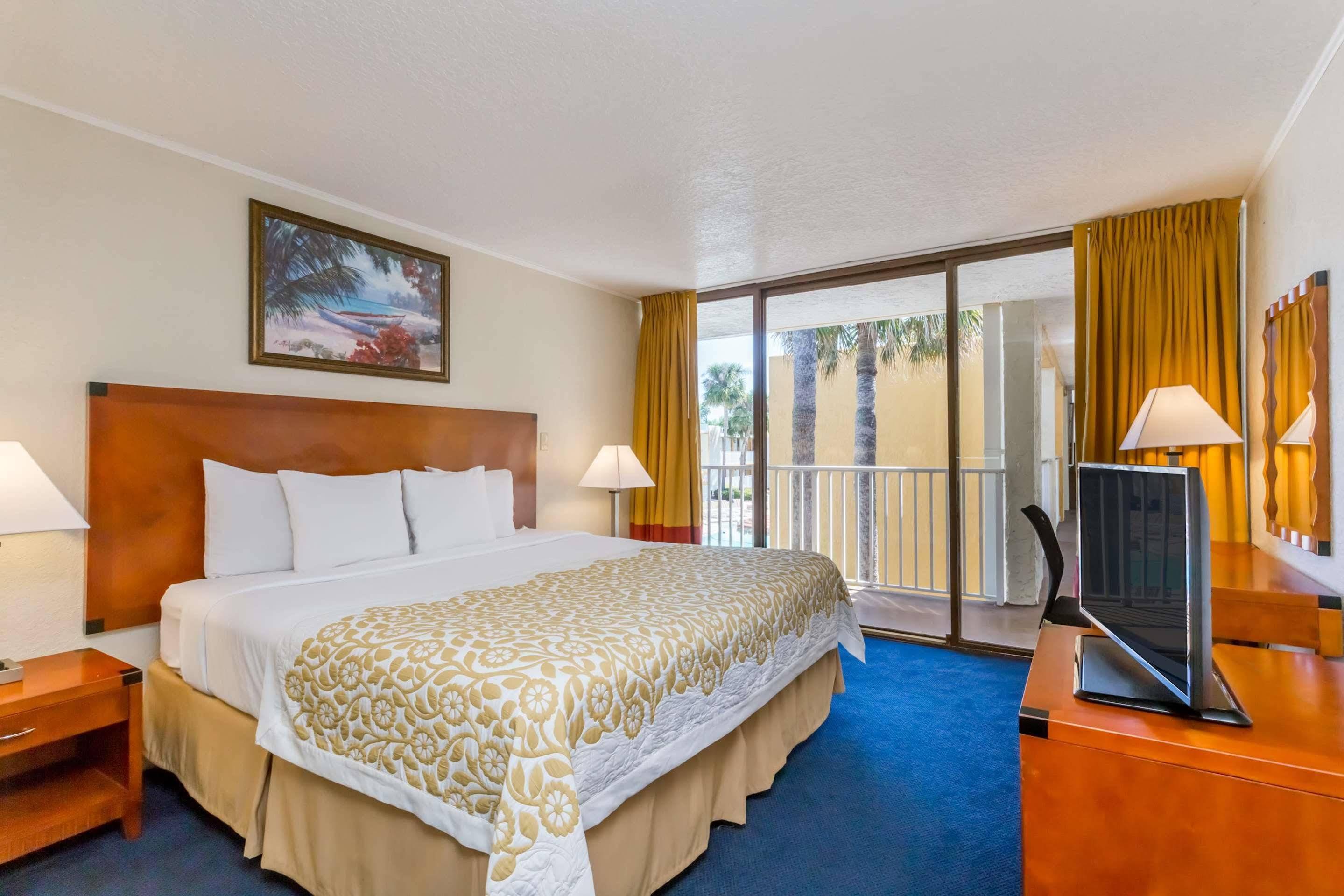 Days Inn & Suites By Wyndham Клермон Экстерьер фото