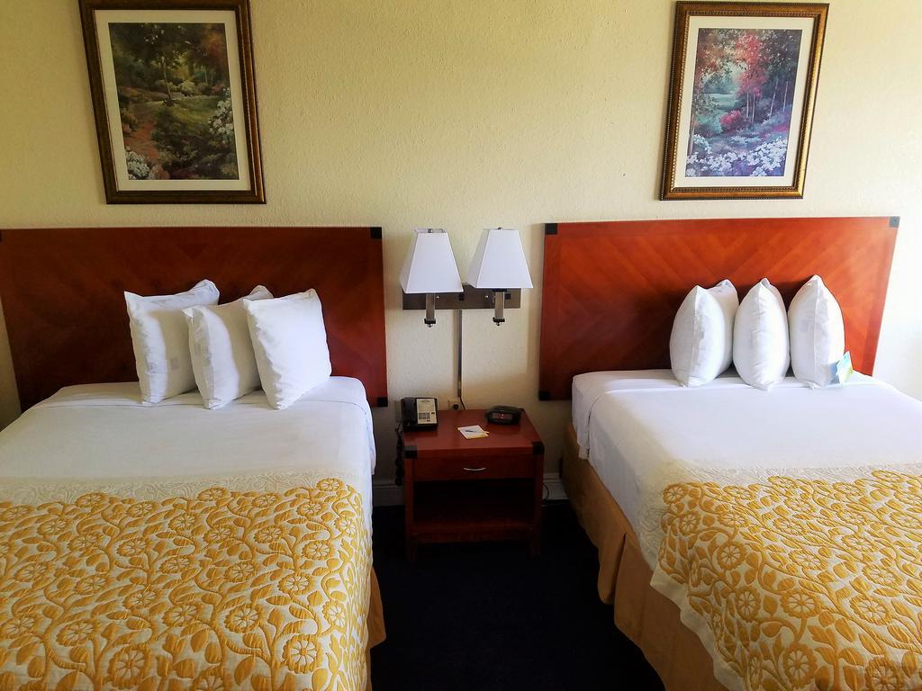 Days Inn & Suites By Wyndham Клермон Экстерьер фото