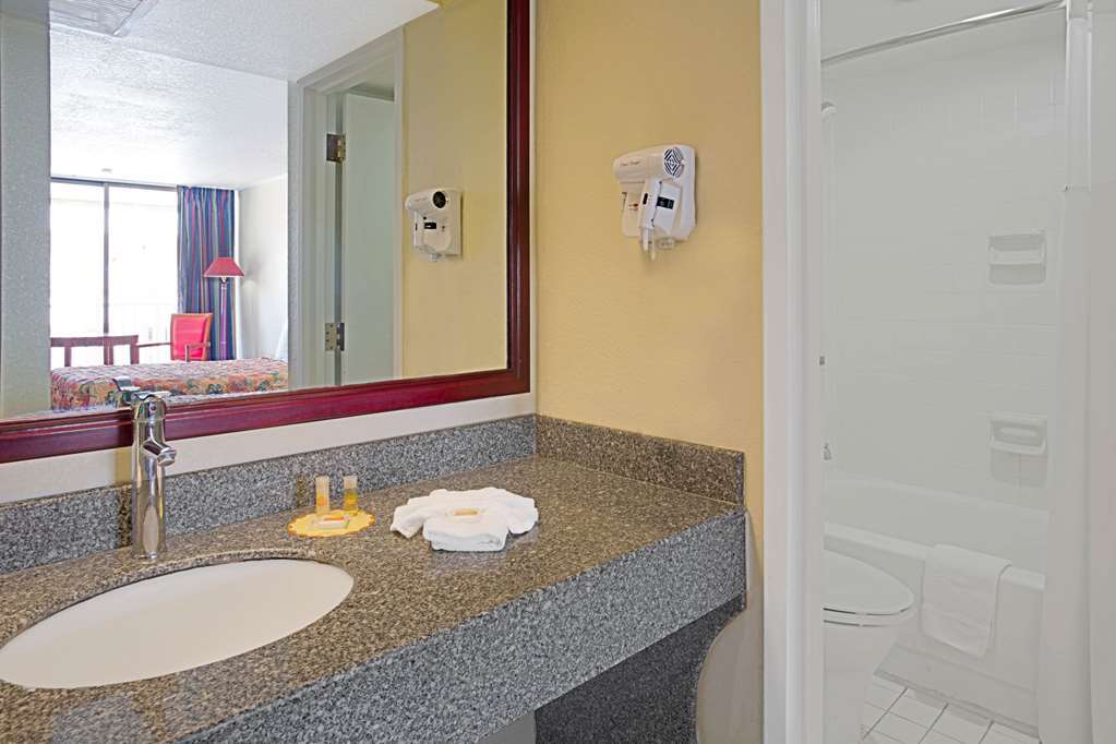 Days Inn & Suites By Wyndham Клермон Номер фото