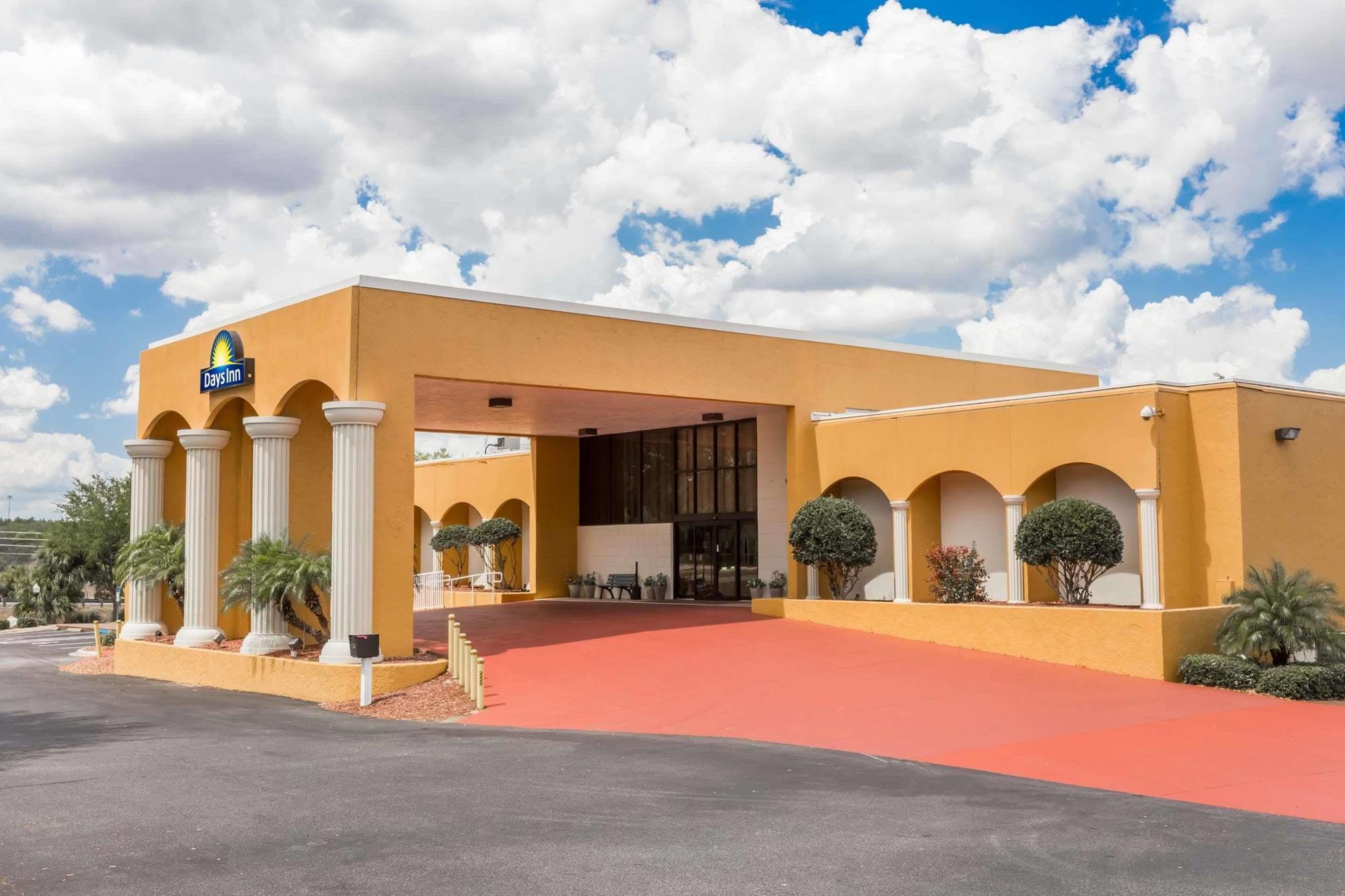 Days Inn & Suites By Wyndham Клермон Экстерьер фото