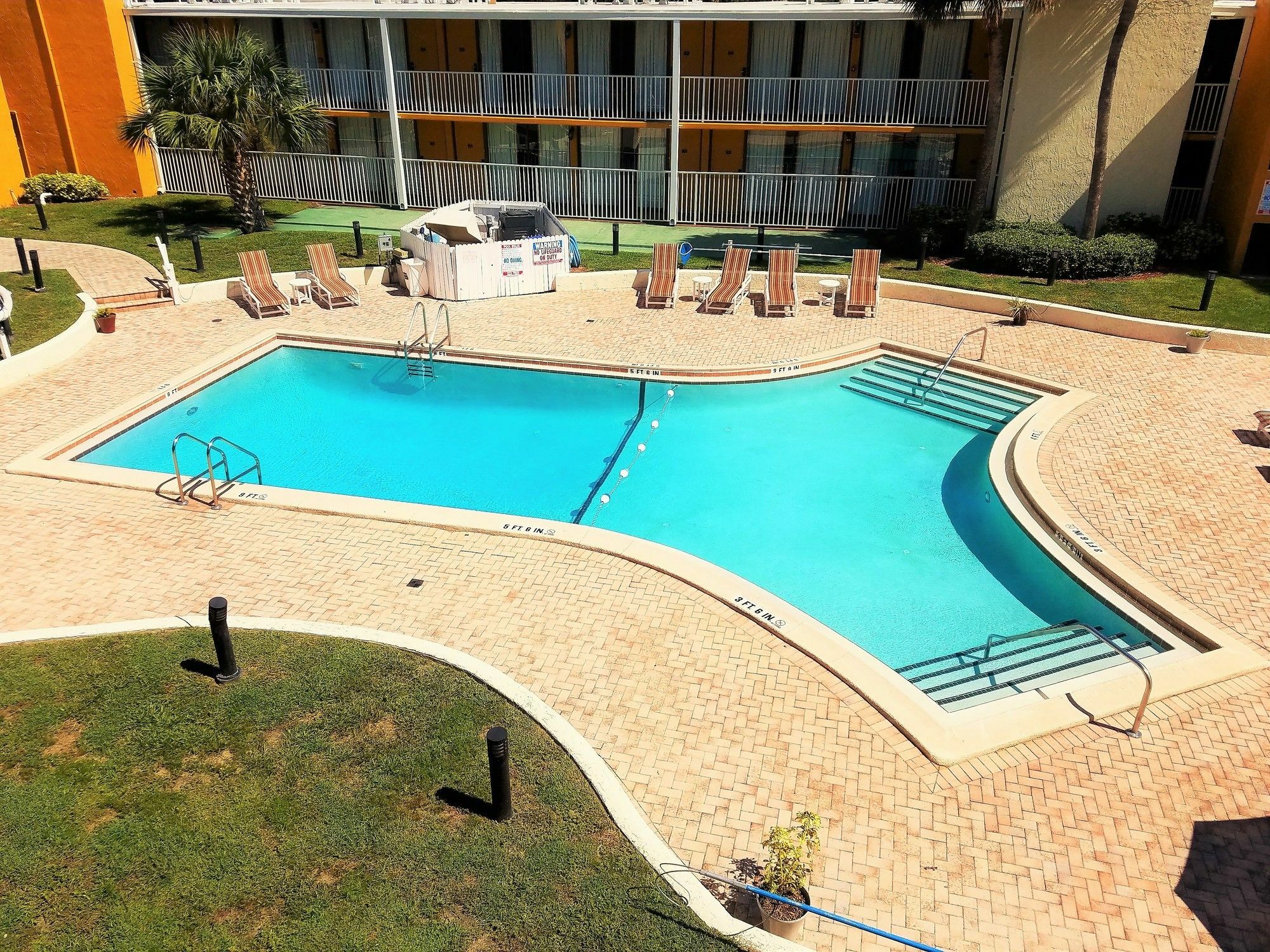 Days Inn & Suites By Wyndham Клермон Экстерьер фото